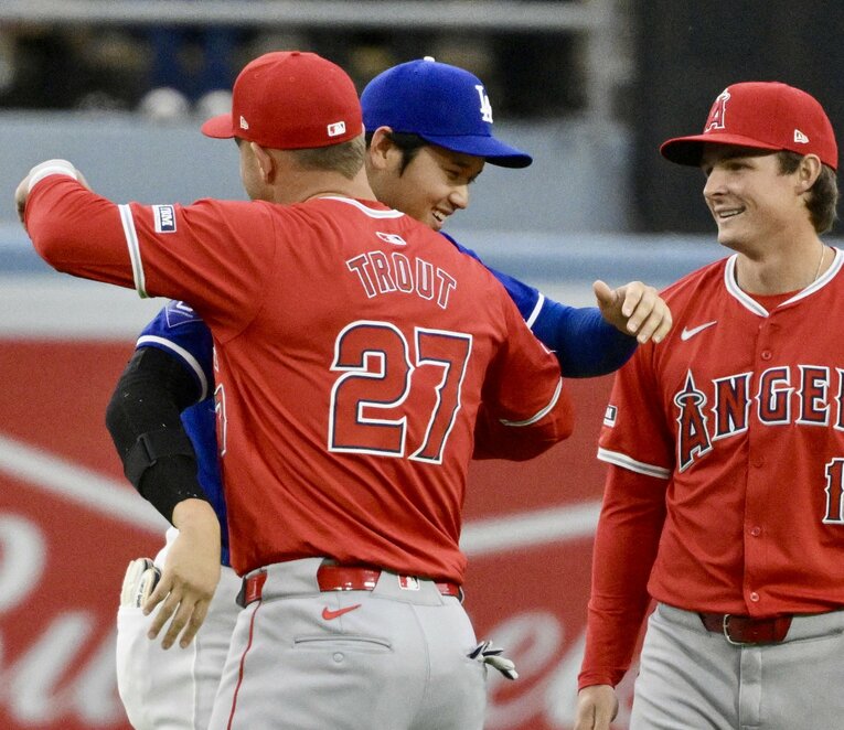 3月5日にも感動的なハグがあったが、再びハグをかわす2人　©Getty Images