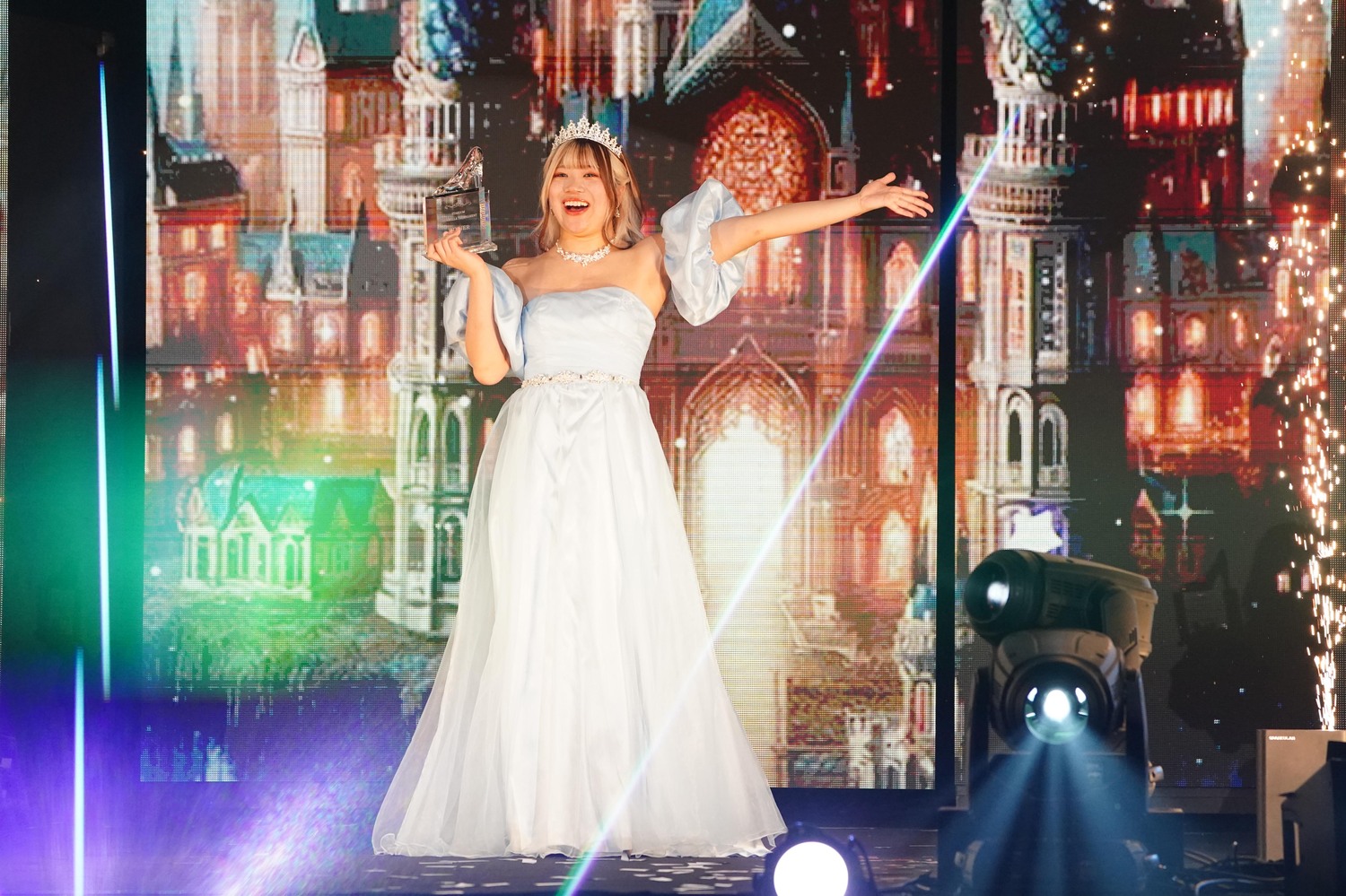 「本物のシンデレラ」になった羽南　©Essei Hara