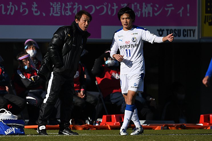 トリニータ時代、片野坂監督とコミュニケーションを取る田中達也©Getty Images