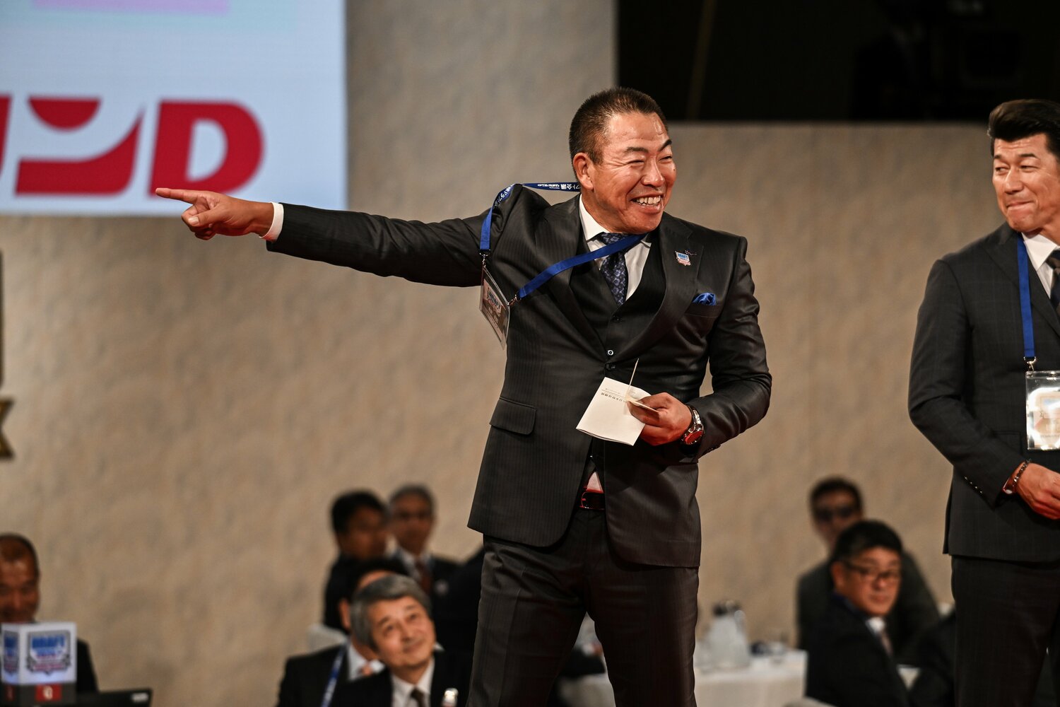 昨年秋のドラフト会議で金丸を引き当てた井上監督は会心の表情　©︎Nanae Suzuki