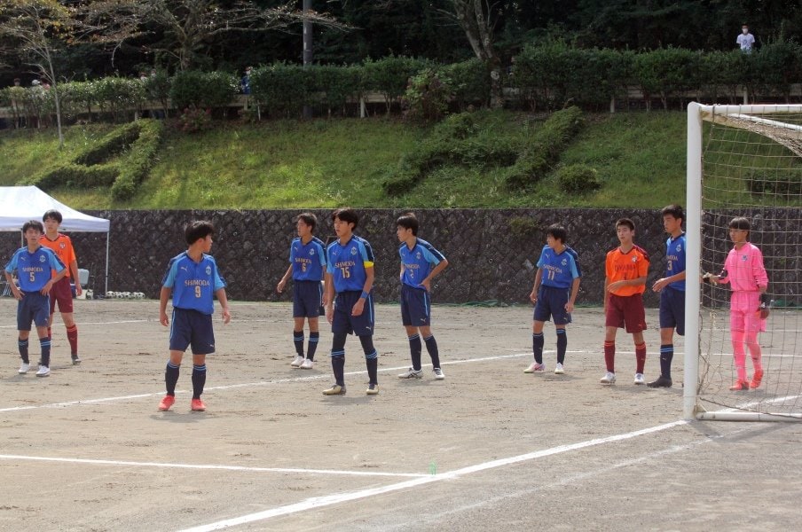 高校サッカー、8人で11人に勝った“奇跡のチーム”「ってか、フォーメーションどうすんの？」＜Number Web＞ photograph by Satoshi Shigeno