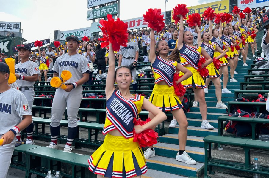 「京都国際がオリックスの曲を…なぜ？」「高知中央アルプスが“よさこい会場”に」甲子園で話題“ビックリ応援”に密着…母が息子に絶叫「愛してるー！」＜Number Web＞ photograph by Yukiko Umetsu