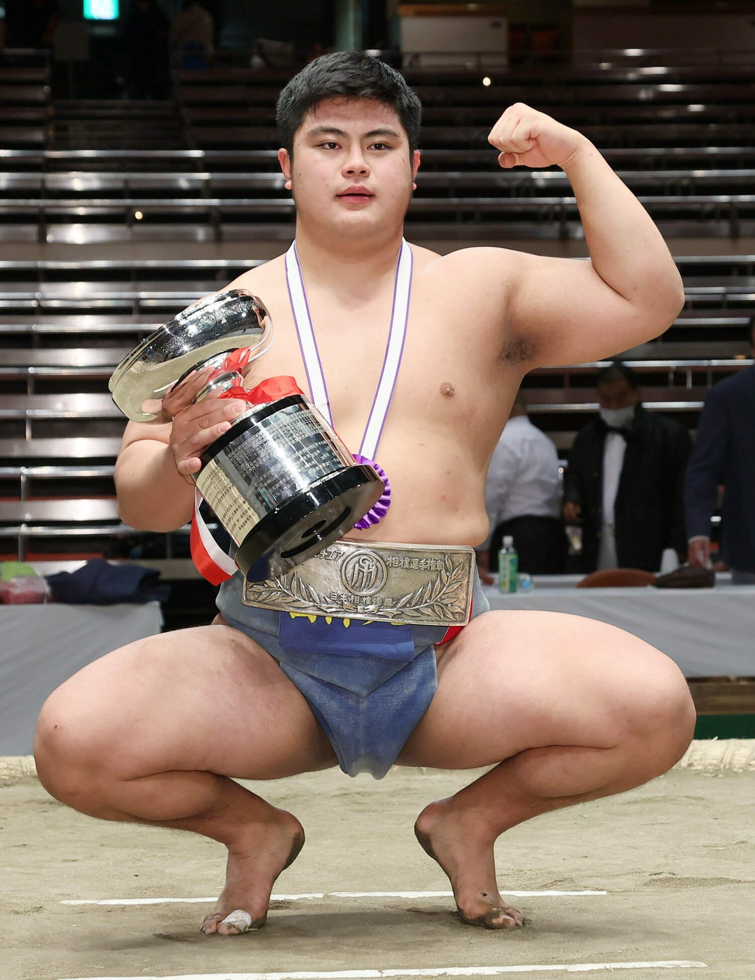 2020年12月、大学1年生でアマチュア横綱に輝いた花田　©JIJI PRESS