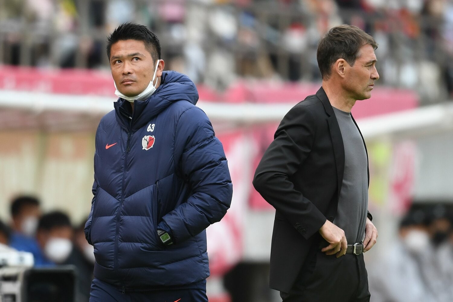 ヴァイラー監督（右）と岩政コーチ（2022年）©️Masashi Hara