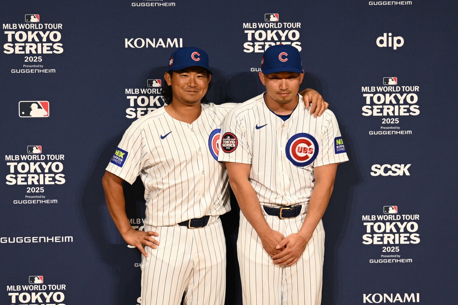 「MLB東京シリーズ」の記者会見でのカブス今永昇太(31歳)と鈴木誠也(30歳) ©JIJI PRESS