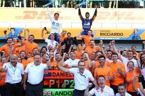 9年ぶり勝利のマクラーレンで、日本人エンジニア今井弘が見据える常勝軍団復活への道筋＜テニス新女王ラドゥカヌも興奮⁉＞