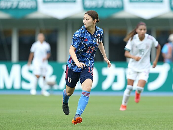“なでしこのラッキーガール”塩越柚歩23歳「あっという間」に急成長→五輪メンバーに… 知られざる1年半の足跡＜Number Web＞ photograph by JFA/AFLO