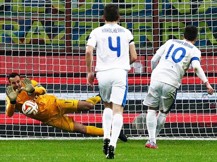 PK“6連続セーブ”に“阻止率83％”。インテルの異能GK、ハンダノビッチ。＜Number Web＞ photograph by AFLO