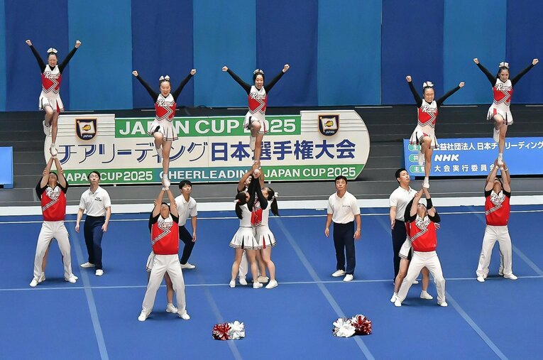 1学年800人程度の小規模国立大ながらチアリーディング競技で全国的な強豪の一角となっている東京外国語大学。現役部員が語る本音は？　©日本チアリーディング協会