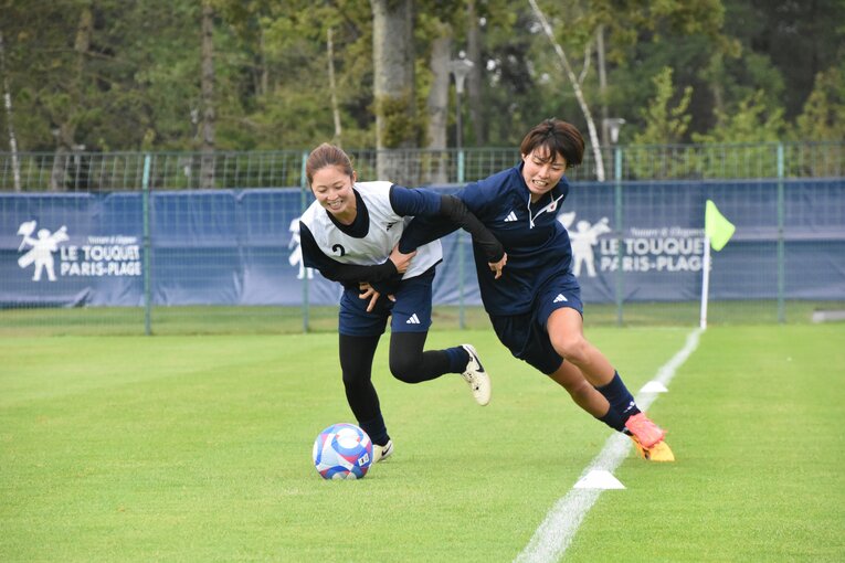 清水梨紗と熊谷紗希　©JFA/PR