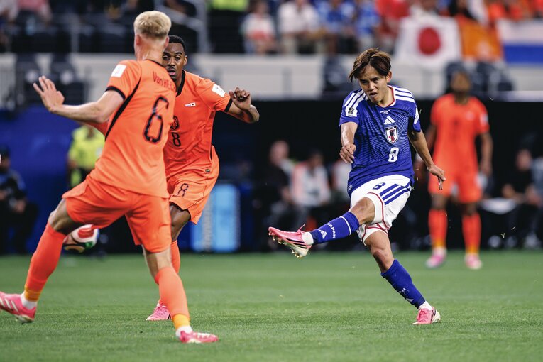 テレビに映らない日本代表vsオランダ撮影写真。久保が負傷した一部始終（写真は右に続きます）　©Kiichi Matsumoto/JMPA