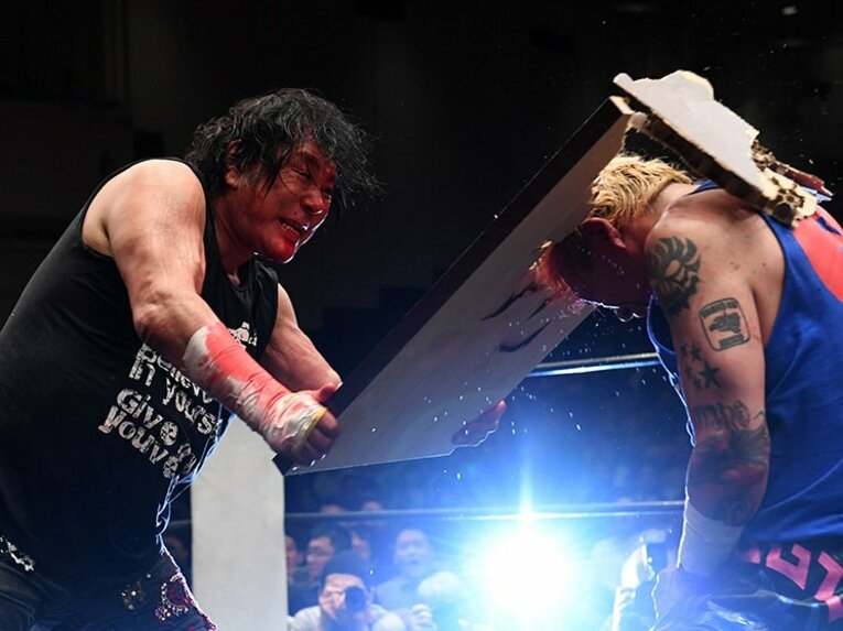 大仁田厚、43年間のプロレスラー終焉。引退後もリングでレフェリー・デビュー。(3)