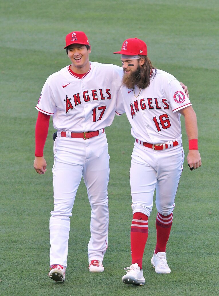 エンゼルス時代の大谷とマーシュ　©︎JIJI PRESS