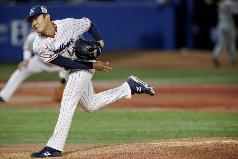 巨人とのクライマックスシリーズ・ファイナルステージの初戦でプロ初完封初完封を達成した奥川。最年少記録を更新した　©Kiichi Matsumoto