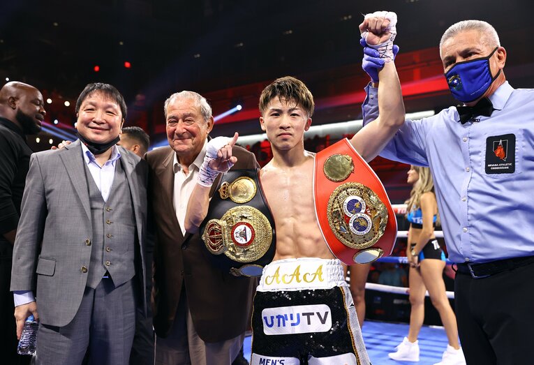 米ラスベガスで行われた防衛戦で３回TKO勝ちした“怪物”井上尚弥。一番左が大橋秀行会長©Getty Images