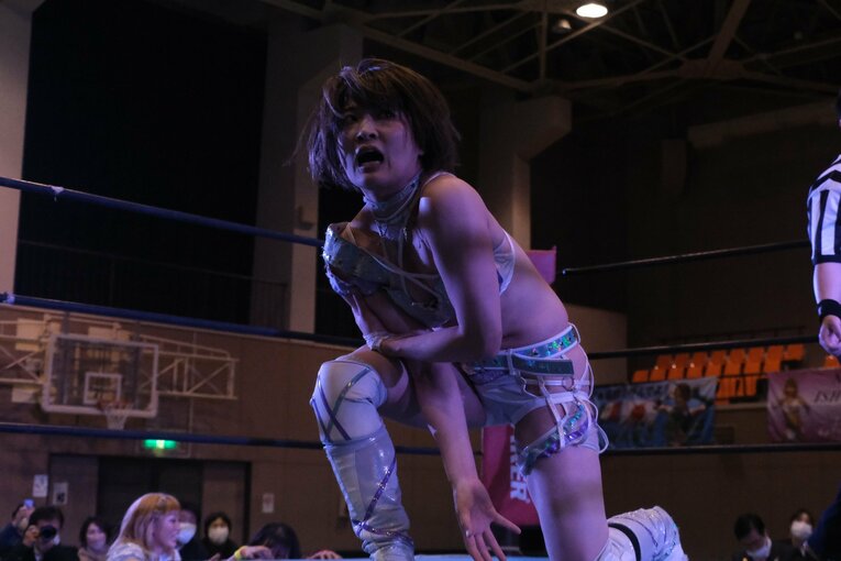 「可憐ですねぇ」人気女子レスラー・安納サオリに観客もウットリ…初の凱旋大会に滋賀が沸いた日「“絶対不屈彼女”は泣かないんです」(91)