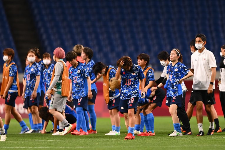 東京五輪準々決勝でスウェーデンに敗れ、悔しさを滲ませるなでしこジャパン　©︎Takuya Kaneko/JMPA