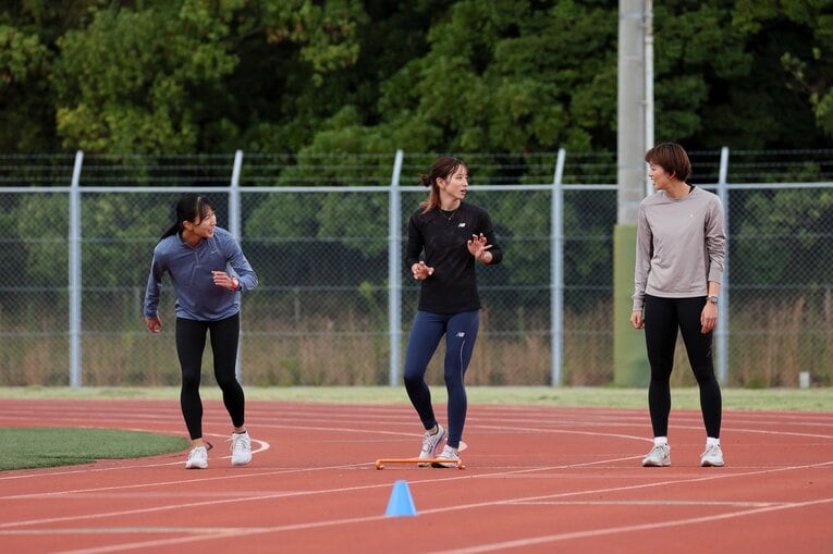日常のトレーニングで行うショートダッシュもハイレベル。左から蔵重、奥野、青山といずれも日本のトップスプリンターだ　©Shigeki Yamamoto