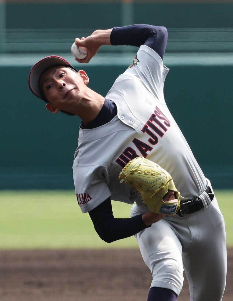 変則的なフォームで注目された石戸　©JIJI PRESS