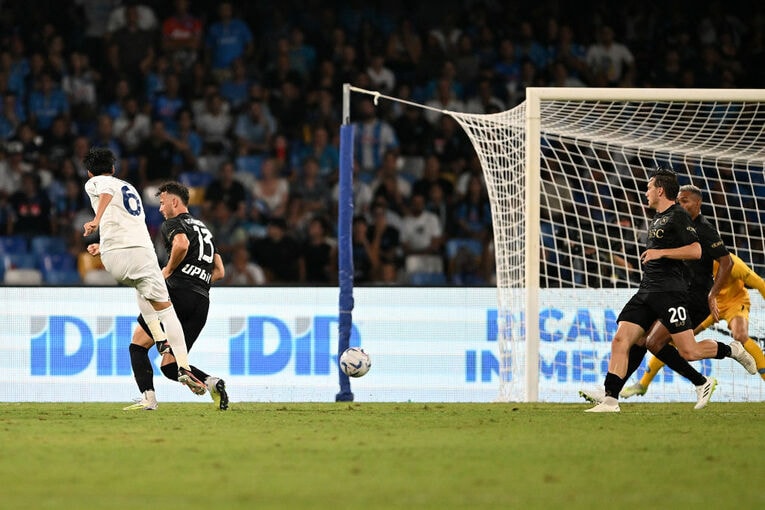 鎌田のセリエA初ゴール（全2枚中の1枚目）　©Getty Images