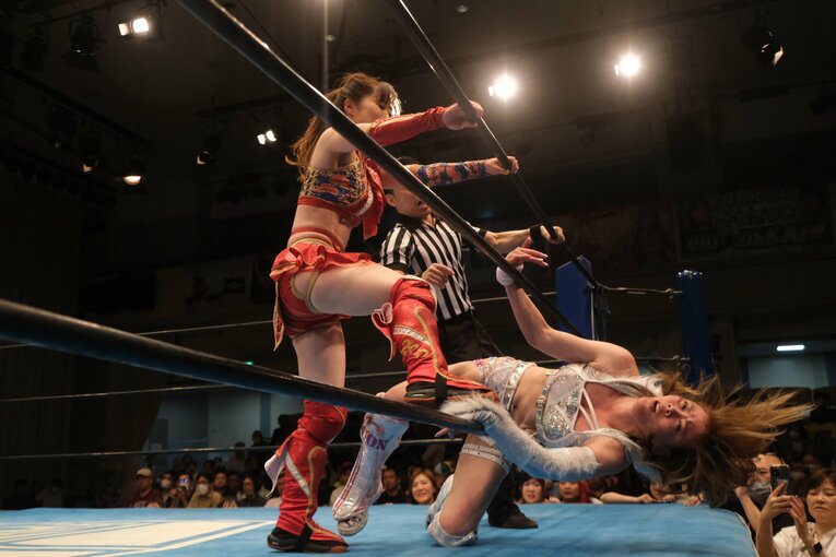 「燃え尽き症候群」から岩谷麻優が迎えた“キャリアで一番のピーク”…右ヒジ脱臼まで続いた藤本つかさとの“最高峰の女子プロレス”(34)