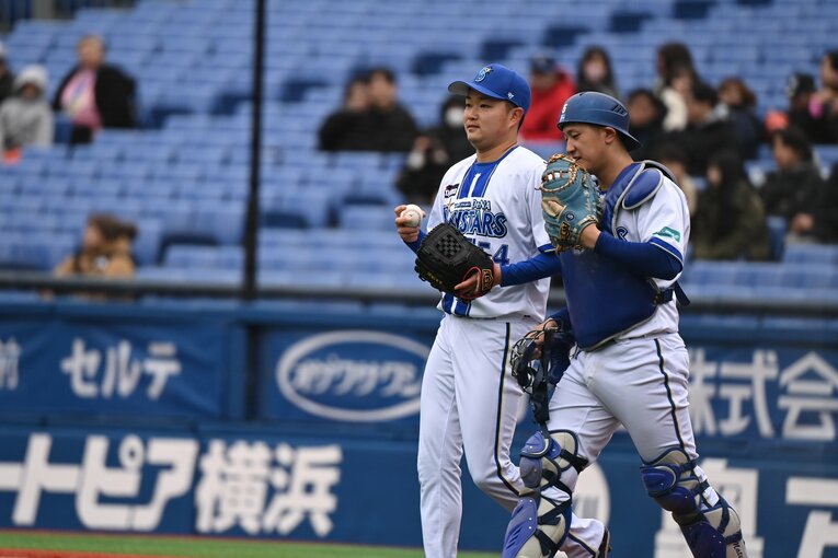 コンビを組んだキャッチャーやコーチからのフィードバックも貪欲に取り入れてピッチングを考えている　©Naoya Sanuki