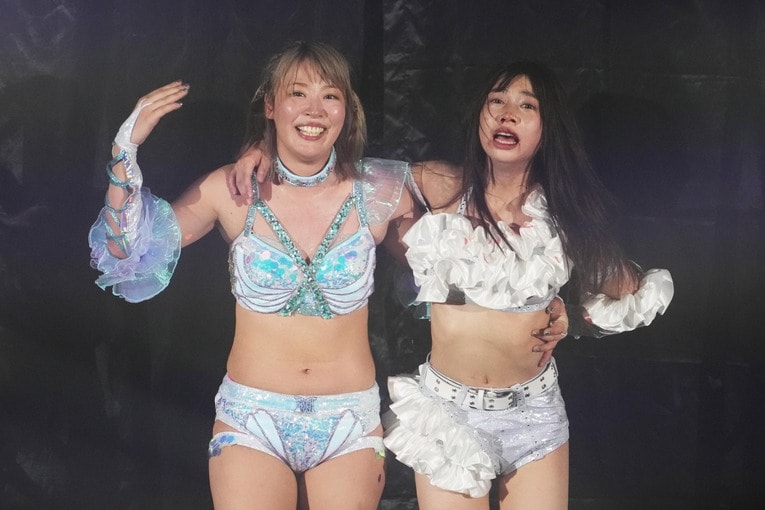 心希の頑張りに笑顔の桜井麻衣　©Masashi Hara