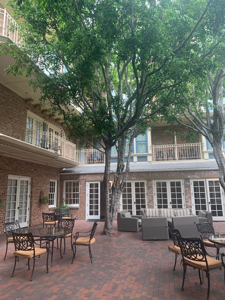 サンディエゴで泊まったホテル。スタジアムまで徒歩8分。1泊200ドル程度。かなりおすすめだ　（写真=筆者提供）