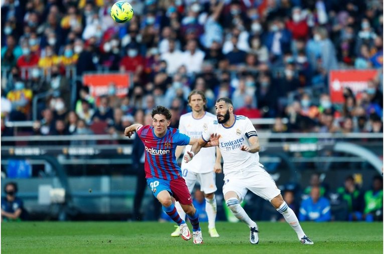 《メッシとロナウド不在の寂しさ》カメラマンが見たクラシコの新風景　17歳ガビや仲良しバルサ＆レアルサポ、殊勲ビニシウスへの“罵倒”(31)