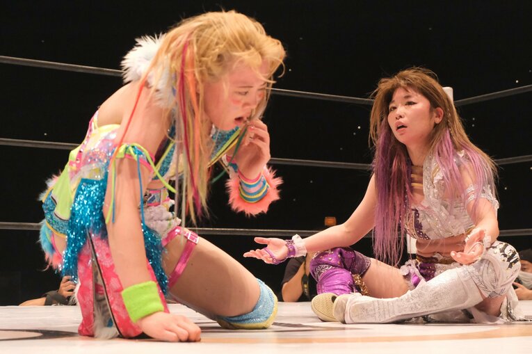 中野たむvs岩谷麻優は壮絶な殴り合いの末、時間切れの引き分けに