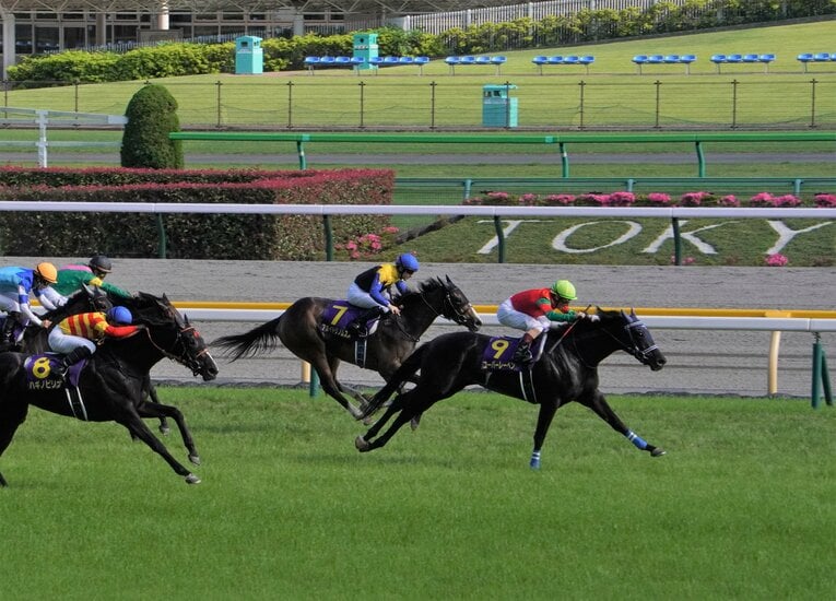 オークスを制したユーバーレーベンも手塚師の管理馬だⒸSatoshi Hiramatsu