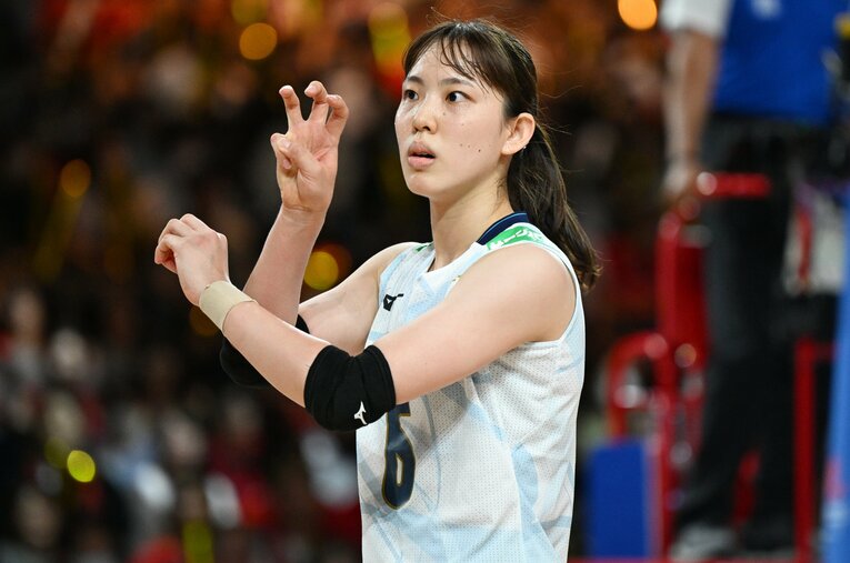 VNLではセカンドセッターとしての役割を全うする関菜々巳（25歳）。正セッターを務める岩崎こよみへの想いを語った ／ photograph by MATSUO.K/AFLO SPORT