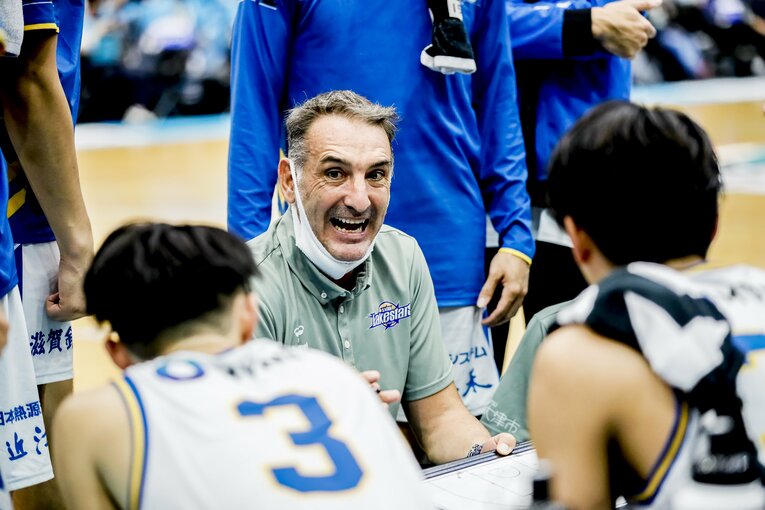 情熱的かつ細かな指導で、急速にプレーモデルを浸透させているギルHC