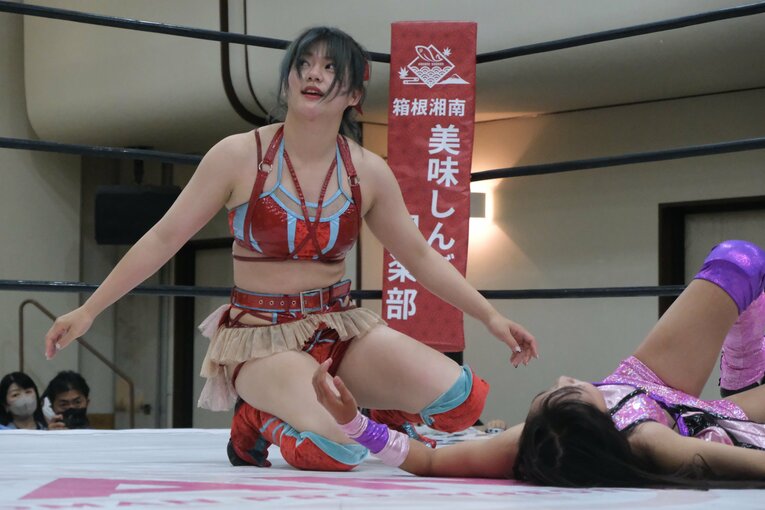 “中学生レスラー”の華麗な飛び技…「一番緊張した」チャンピオンとの一騎打ちで美蘭が見せた“成長の証”　受験勉強との両立が今後の悩み？(33)