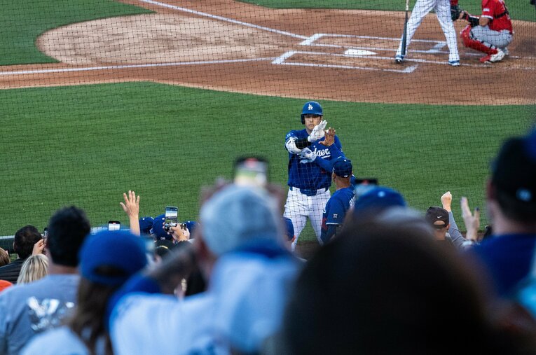 大スターたちの凱旋帰国を現地で見たいファンは多い。その思いが強ければ強いほど転売ヤーにとっては大きなビジネスになる　©Nanae Suzuki