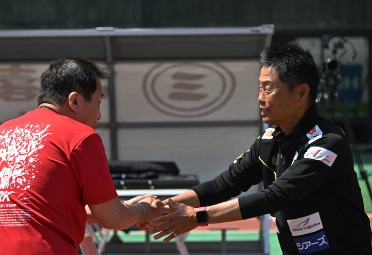 ロアッソ熊本前監督の大木武。「残留しても退任」の覚悟を決めていた　©Tetsuichi Utsunomiya