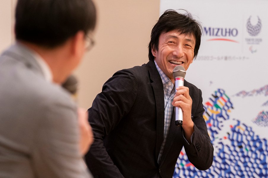 <みずほフィナンシャルグループ Jump to 2020>朝原宣治「個々の力とチームワークの集積」<Number Web> photograph by Shiro Miyake