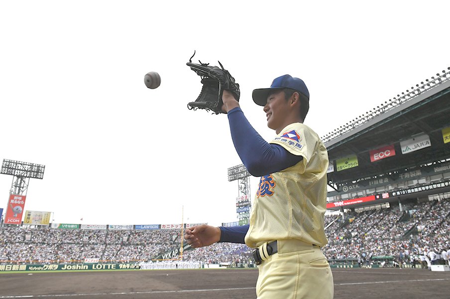 イニング平均球数わずか「12.39」。奥川恭伸の賢さは甲子園史に残る。<Number Web> photograph by Hideki Sugiyama