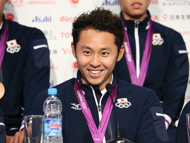 海】ブロンズ男女3人で踊るバレ在銘