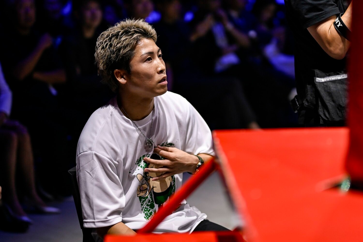 井上拓真のセコンドにつく井上尚弥　©︎Hiroaki Finito Yamaguchhi