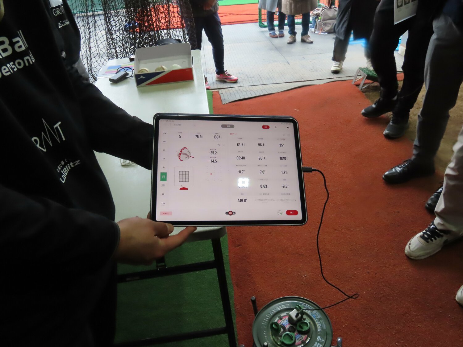 桑田氏のカーブは3球とも外角低めに収まっていた ©Kou Hiroo