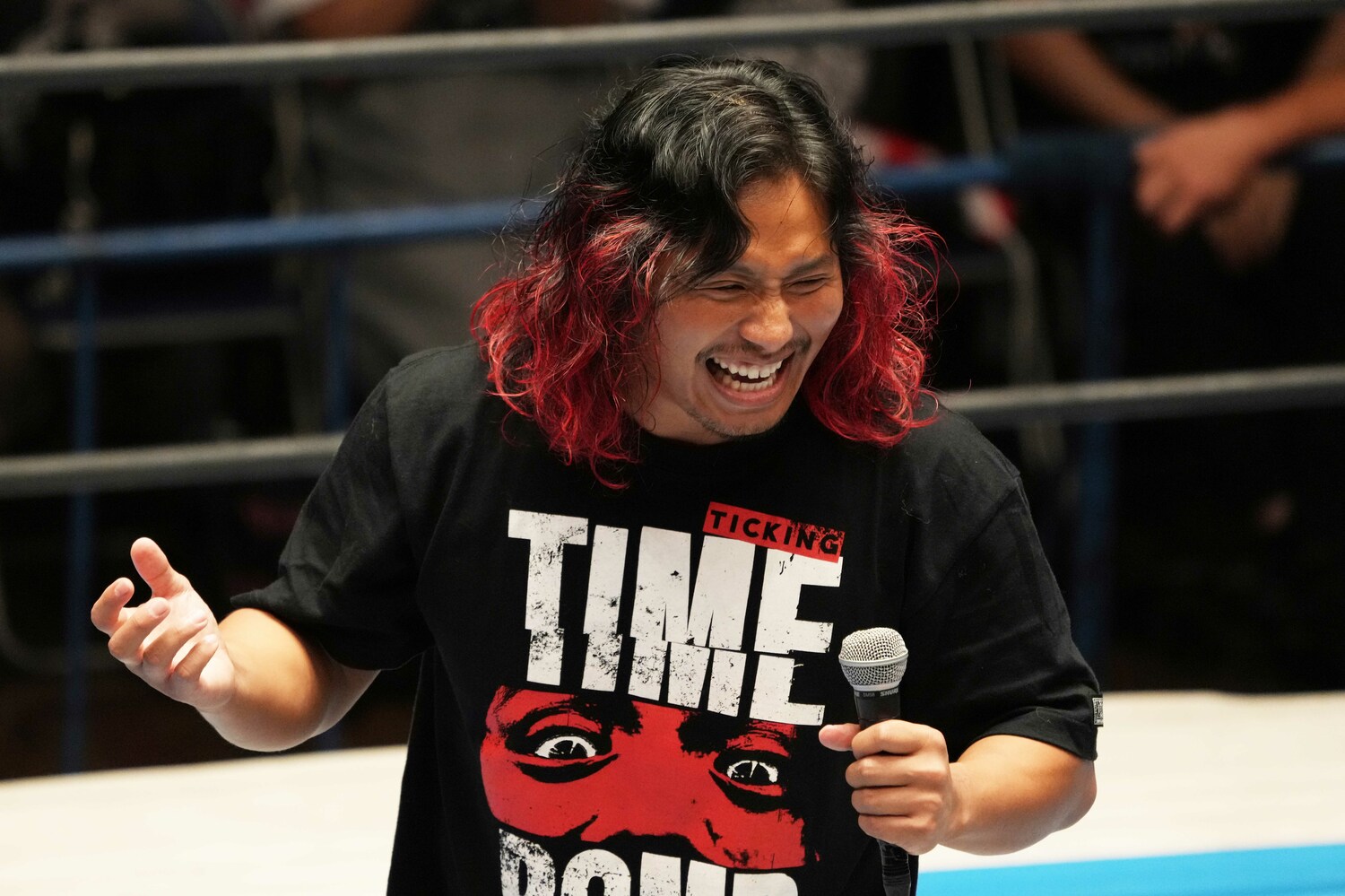 声出しのウォームアップを買って出た高橋ヒロム