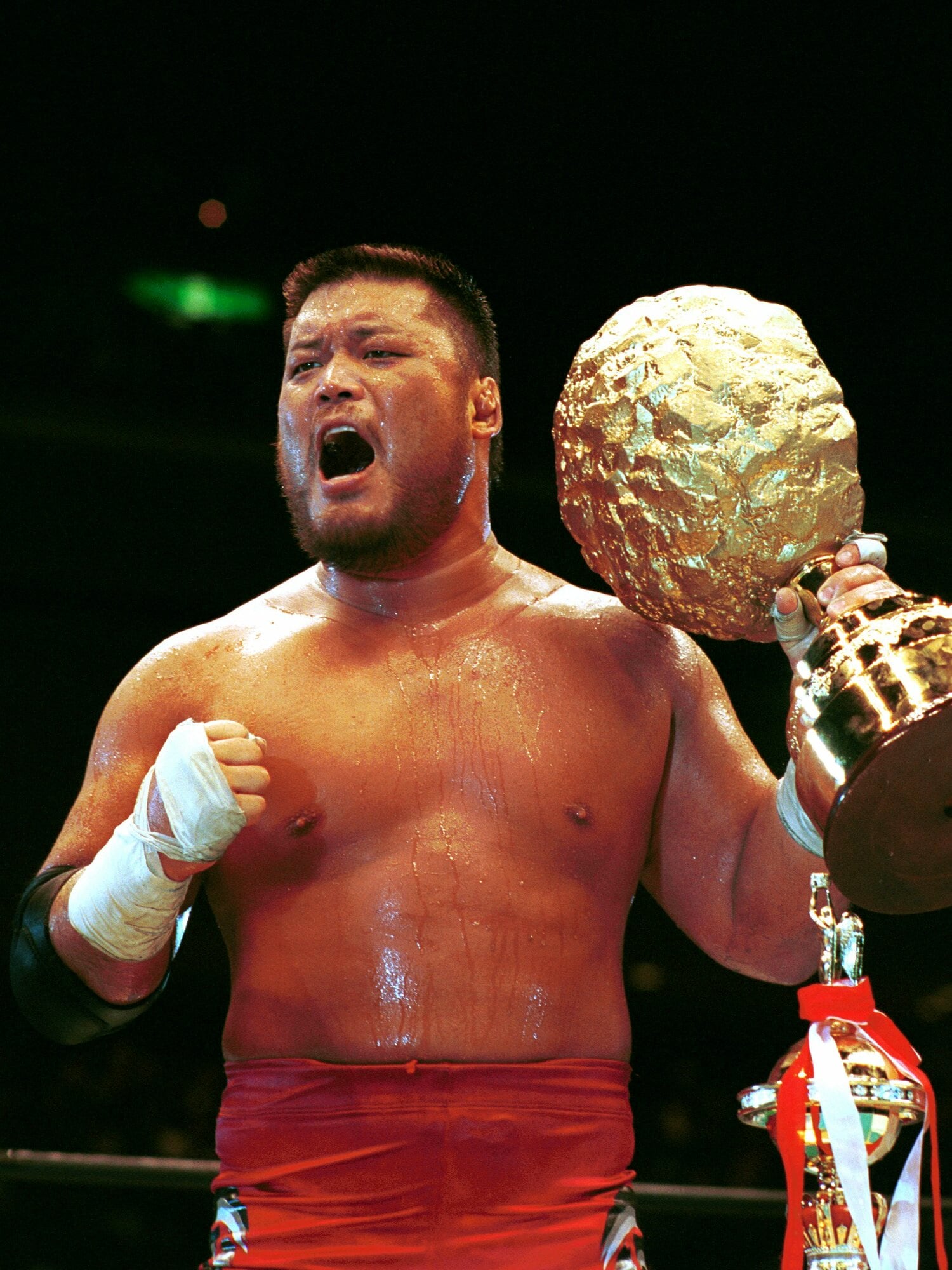 念願の『G1 CLIMAX』優勝を果たした天山広吉。2003年8月17日、両国国技館 ©Essei Hara
