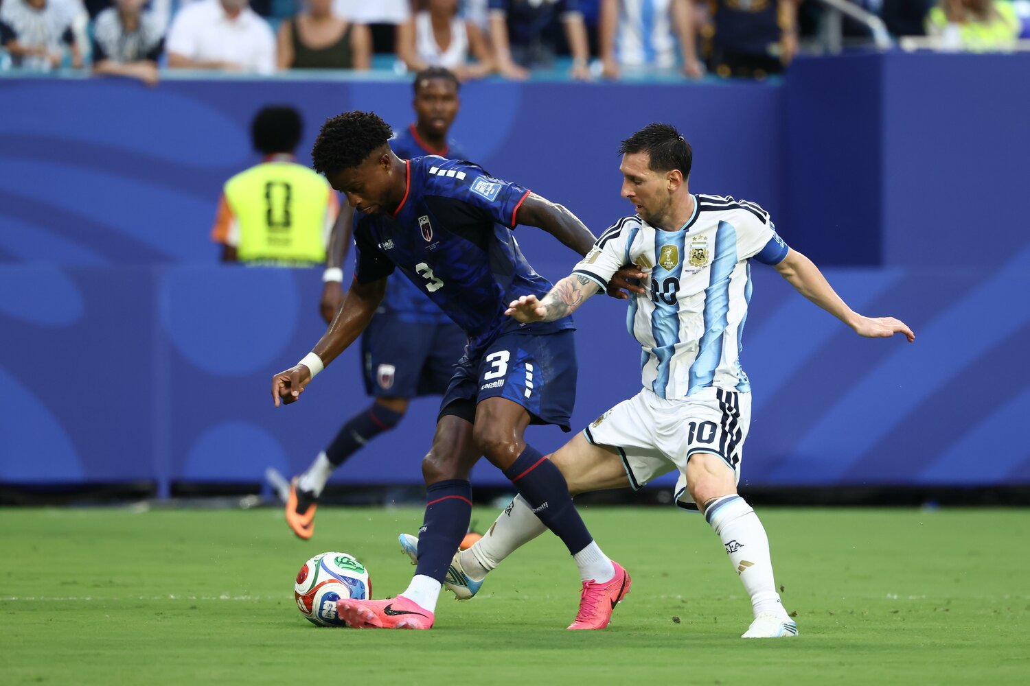 カーボベルデ戦、メッシはプレスバックを試みる場面も　©Getty Images