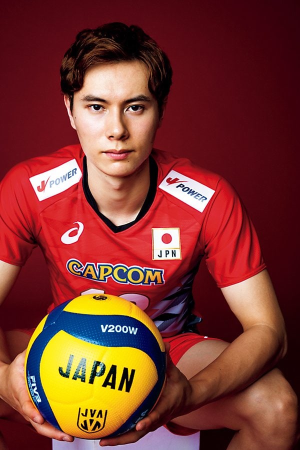 高橋藍（たかはし・らん）2001年9月2日生、京都府出身。'20年、東山高3年時に春高バレーを制し、日本代表初選出。日体大在学中の'21年に東京五輪出場。同年12月からセリエAのパドヴァ、'23-'24シーズンはモンツァでプレーオフ決勝に進出。'24年7月にサントリーサンバーズ大阪入団。188cm、83kg  ©︎Asami Enomoto