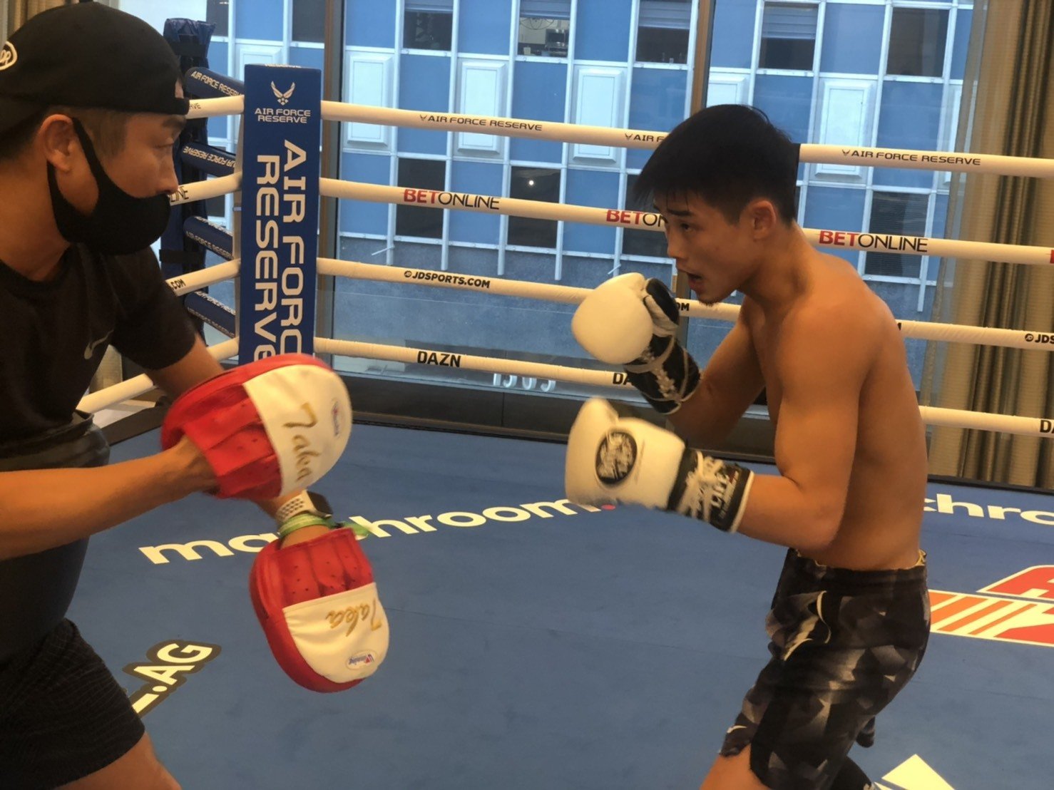 防衛戦に向けてアメリカでトレーニングする京口〈本人提供〉