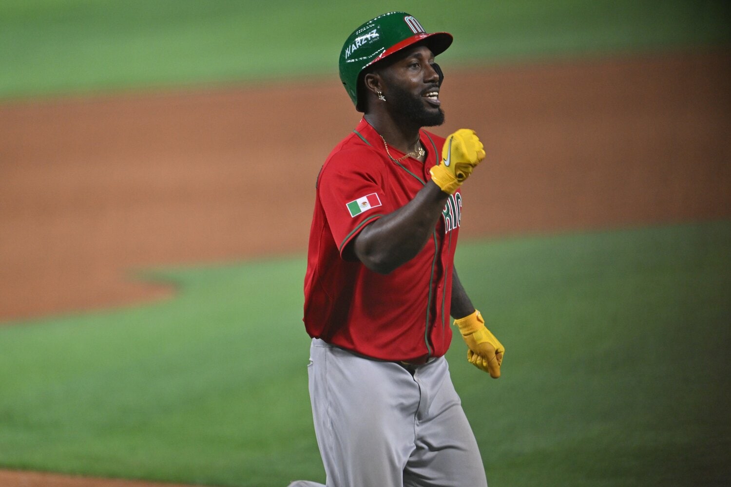 アロザレーナはアパレルブランドを立ち上げたという ©Naoya Sanuki