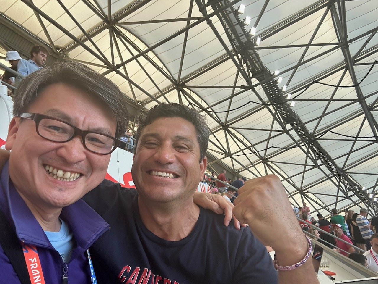 「お前も俺たちの仲間だ！」アルゼンチン人記者に肩を組まれる筆者