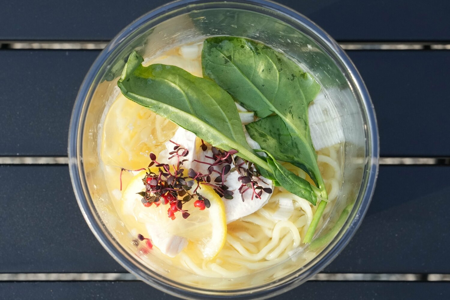 『NOODLE STAND 栗原商店』の冷やしラーメン（1100円）