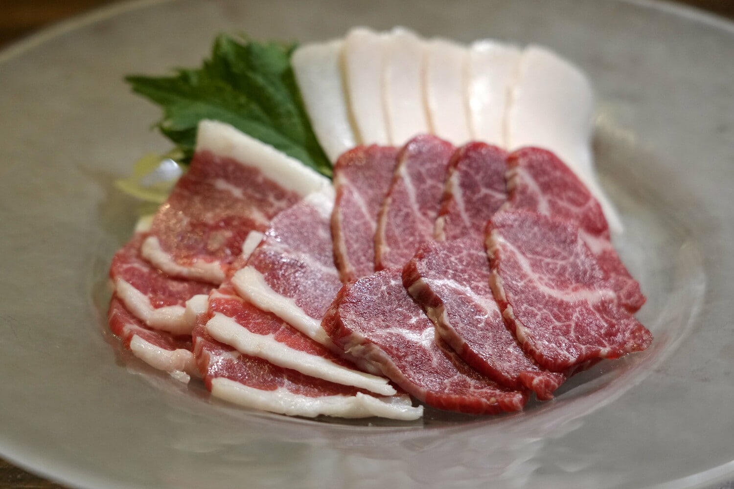 馬刺しの盛り合わせ。三角バラ、フタエゴ、タテガミ